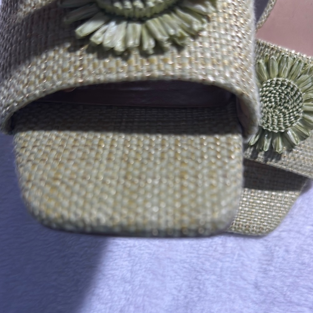 Bandolino Green Mules with Nature-Inspired Design - Picture 6 of 8